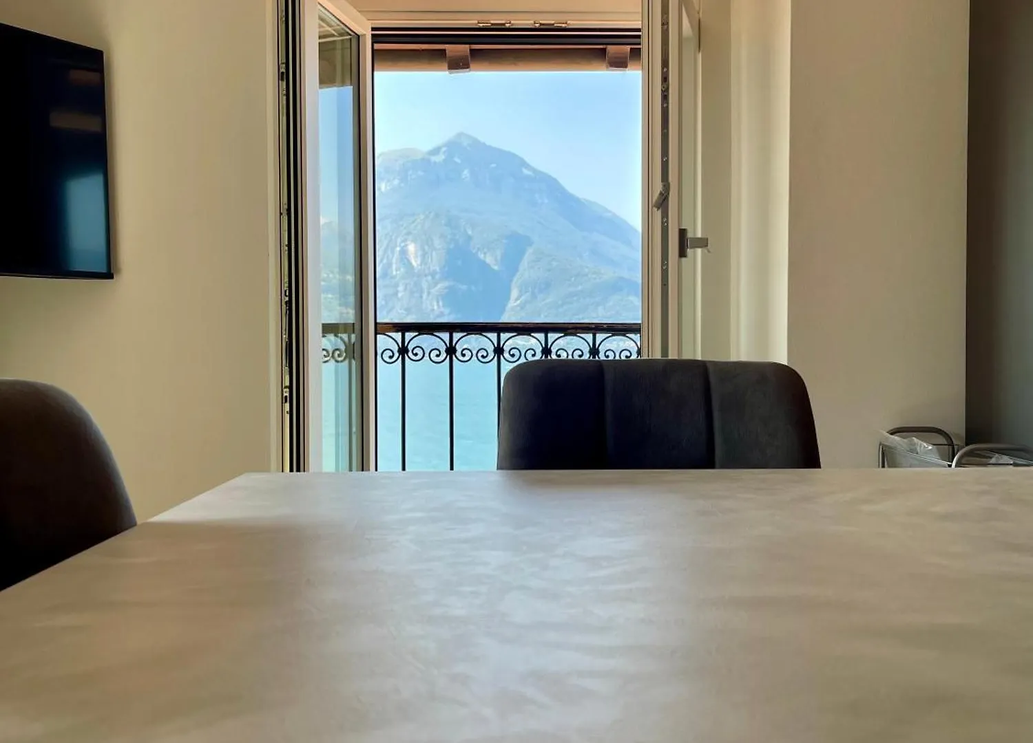 Above The Lake Varenna 0*,  Italien